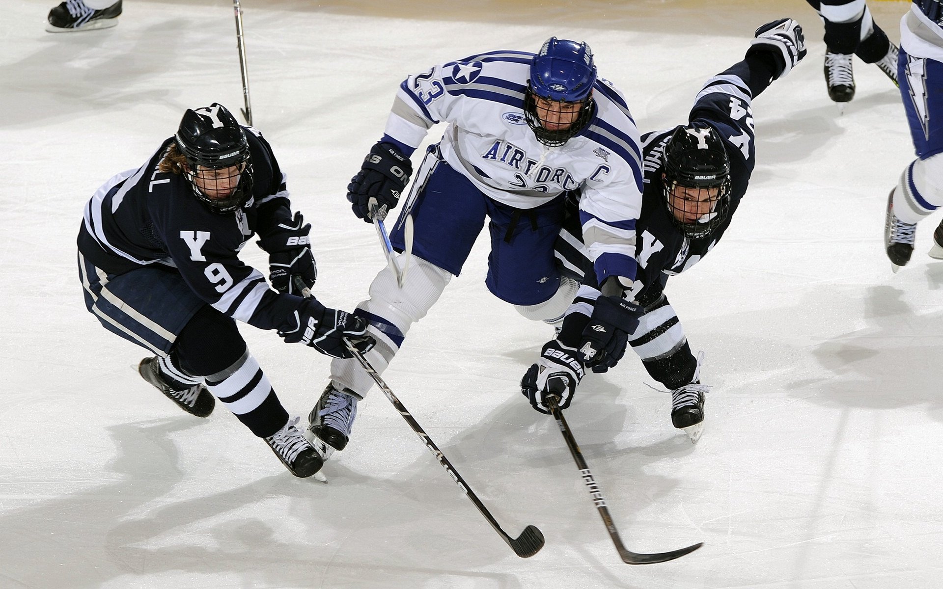 传奇“中场指挥官”：他们在欧冠中扮演的关键角色，足球中场指挥官